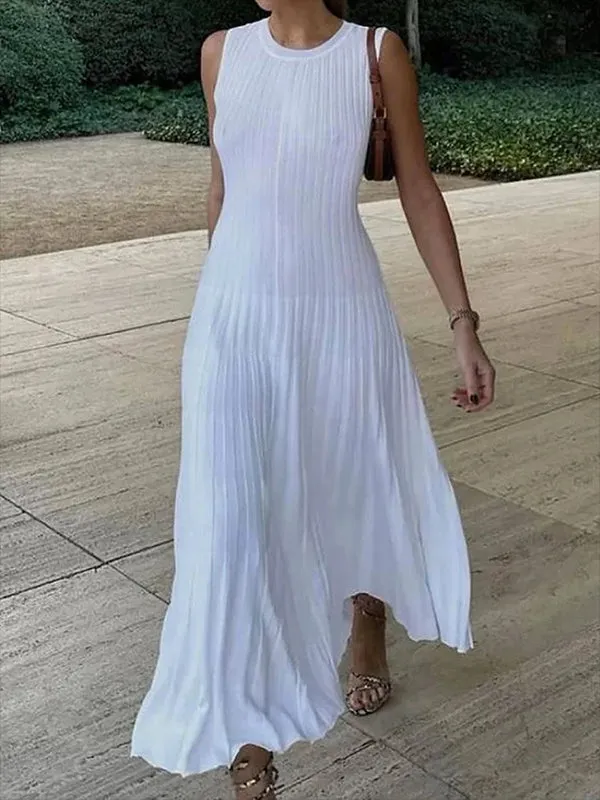 A-Line Sleeveless Pleated Solid Color Round-Neck Maxi Dresses