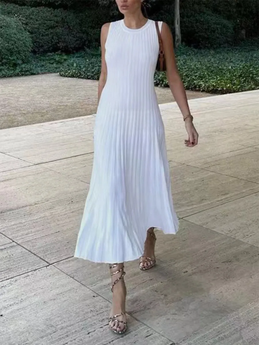 A-Line Sleeveless Pleated Solid Color Round-Neck Maxi Dresses