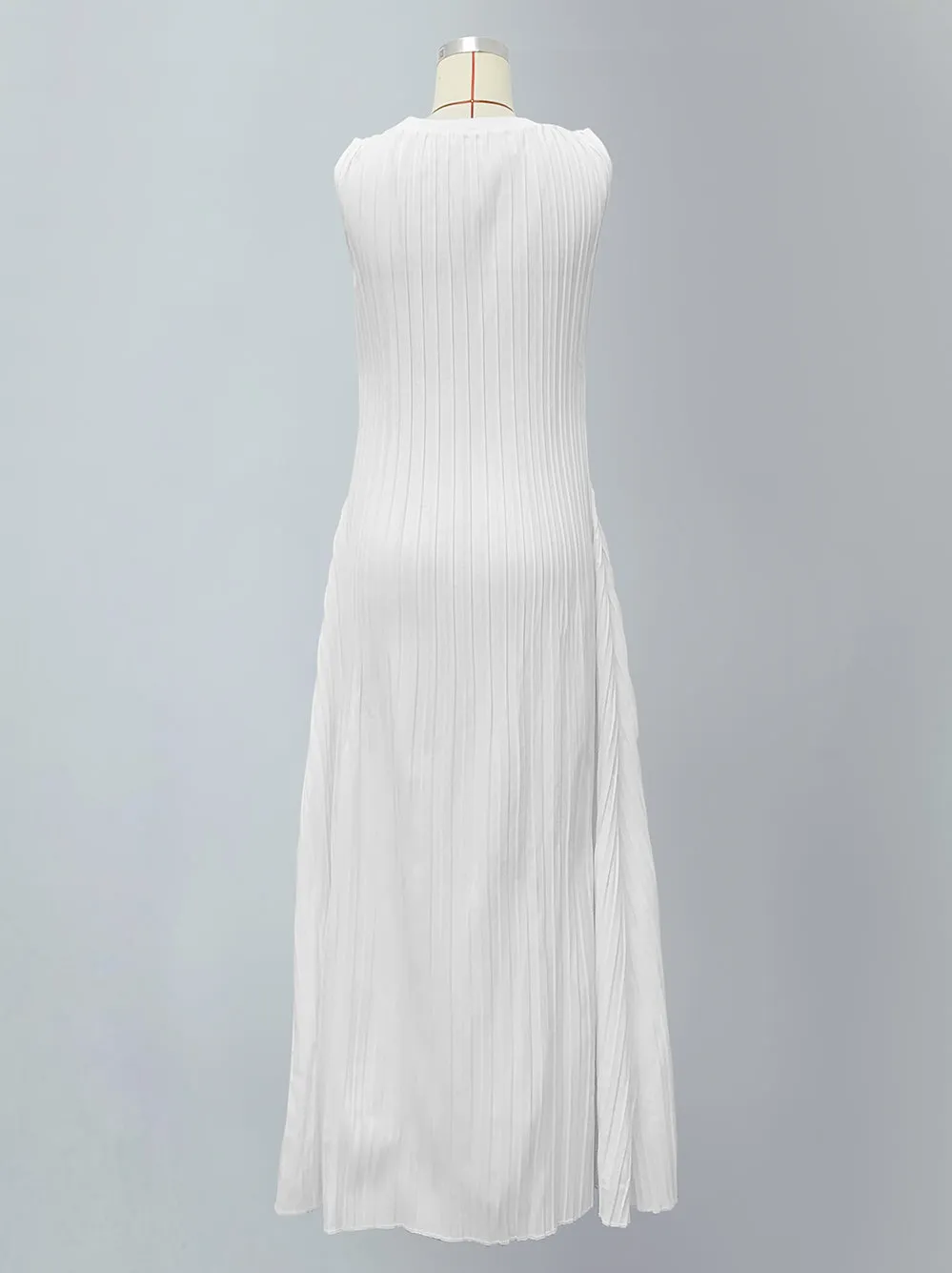 A-Line Sleeveless Pleated Solid Color Round-Neck Maxi Dresses