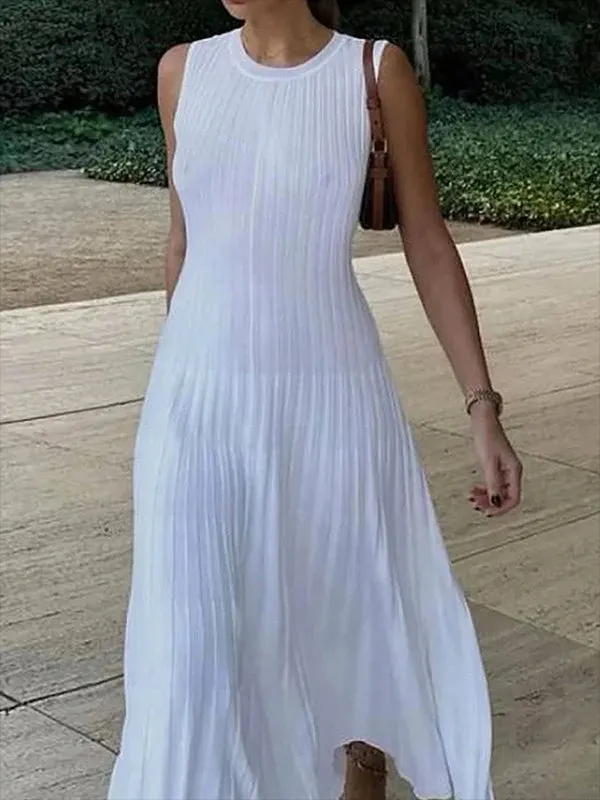 A-Line Sleeveless Pleated Solid Color Round-Neck Maxi Dresses