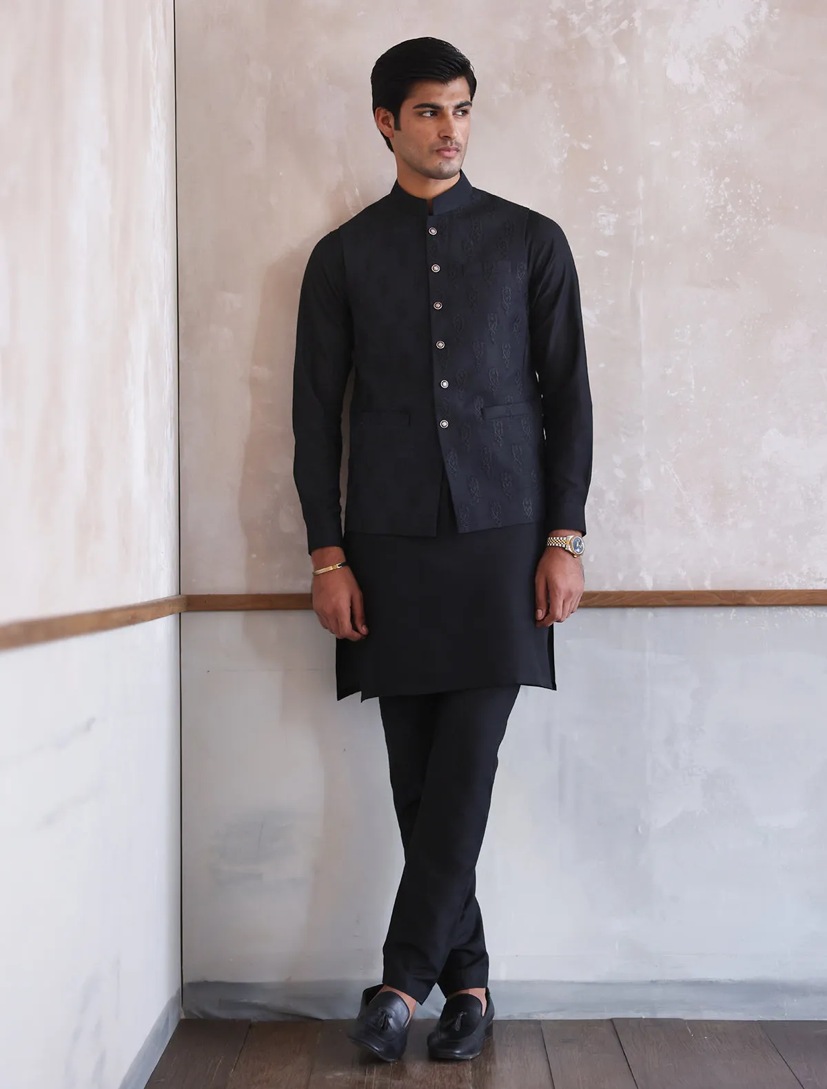 BLACK HEAVY EMBROIDERY WAIST COAT