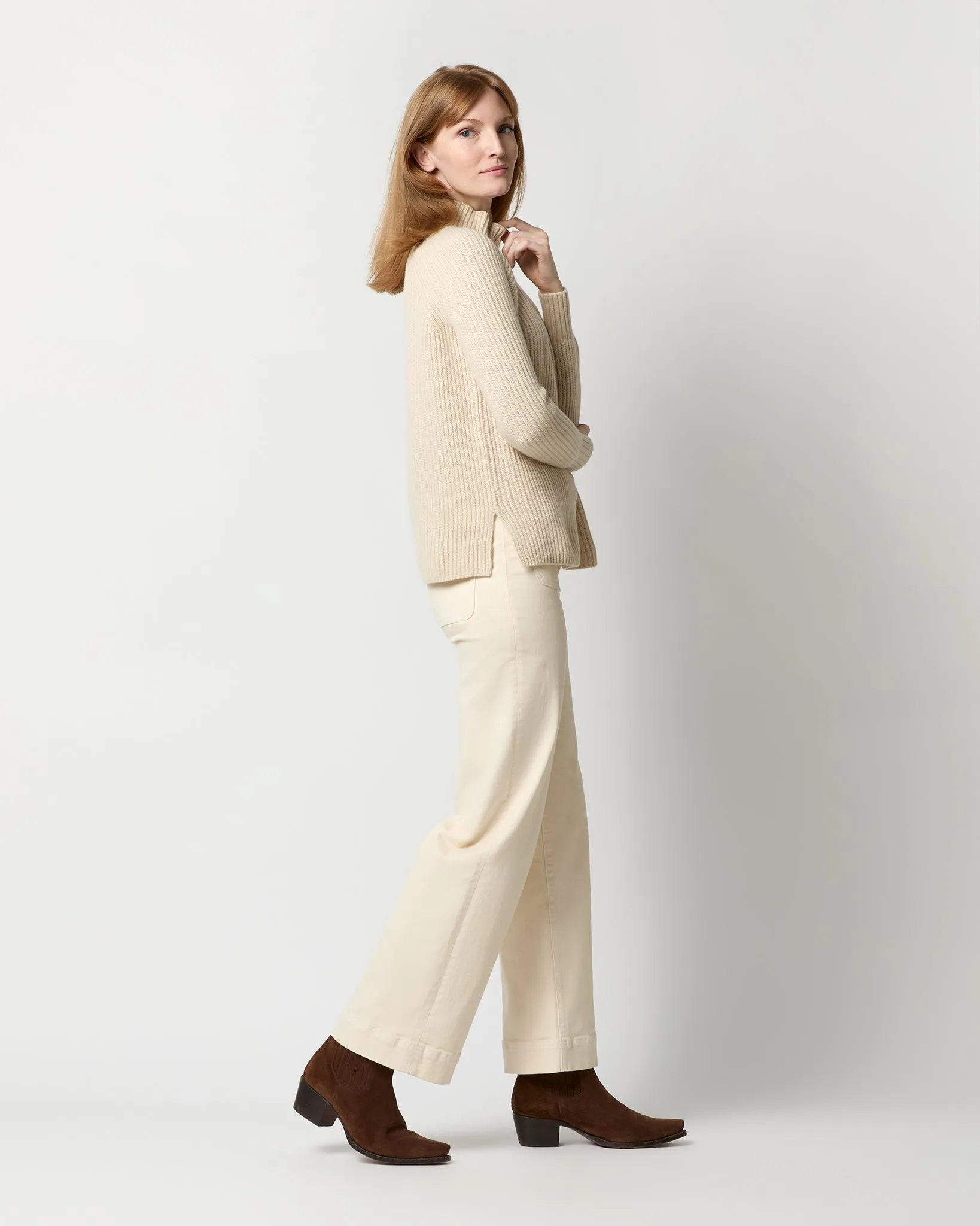 Dana Shaker-Stitch Turtleneck Sweater in Wheat Cashmere