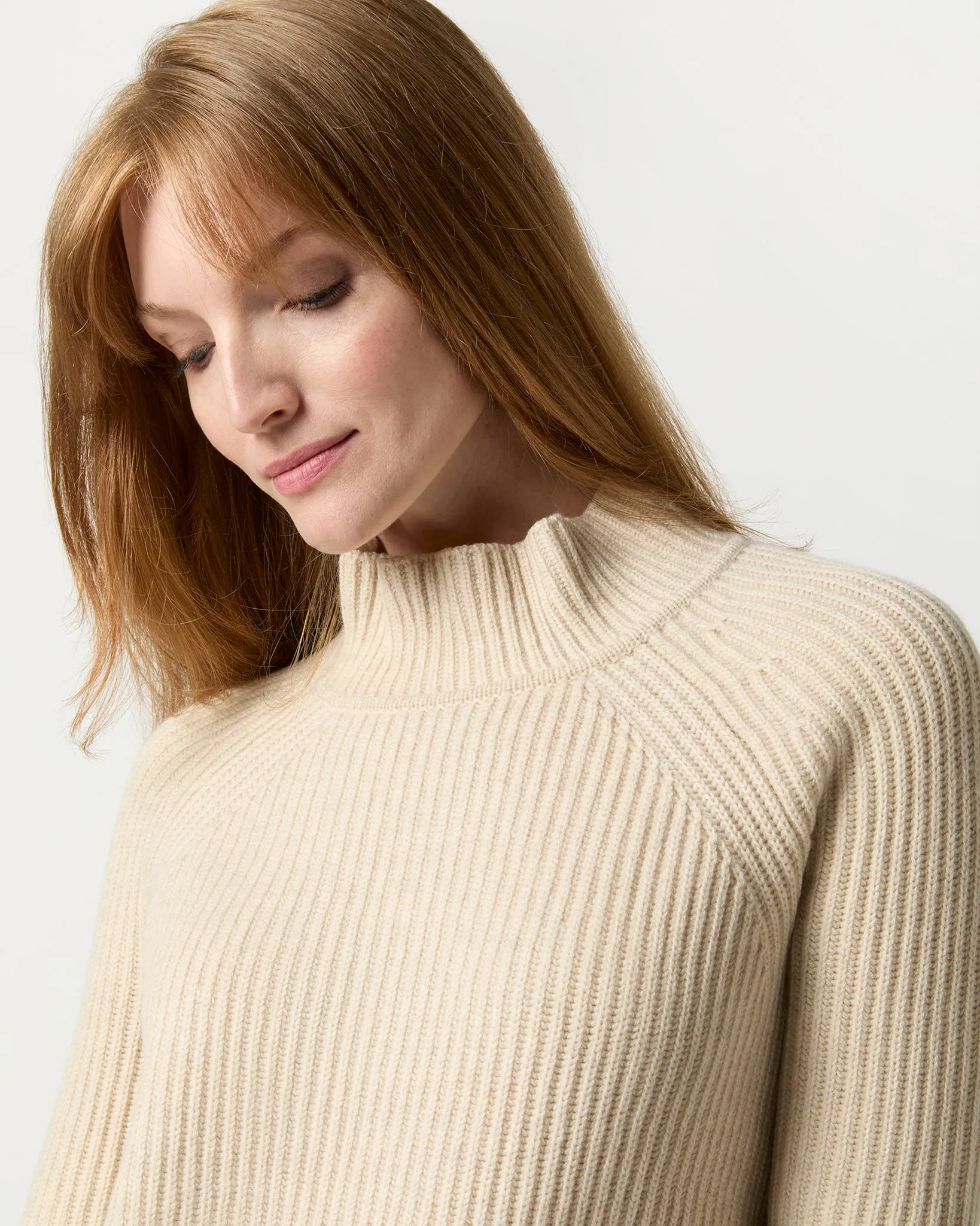 Dana Shaker-Stitch Turtleneck Sweater in Wheat Cashmere